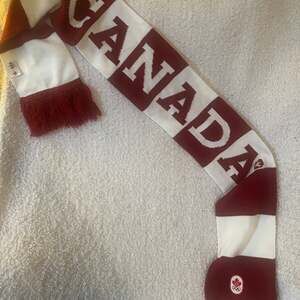 Hudson's Bay Co. Canada Olympic Scarf Team Equipe Scarf Double Sided Maple Leaf